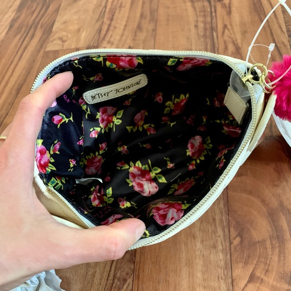 Betsey Johnson quilted white kitty purse - Picture 7 of 10